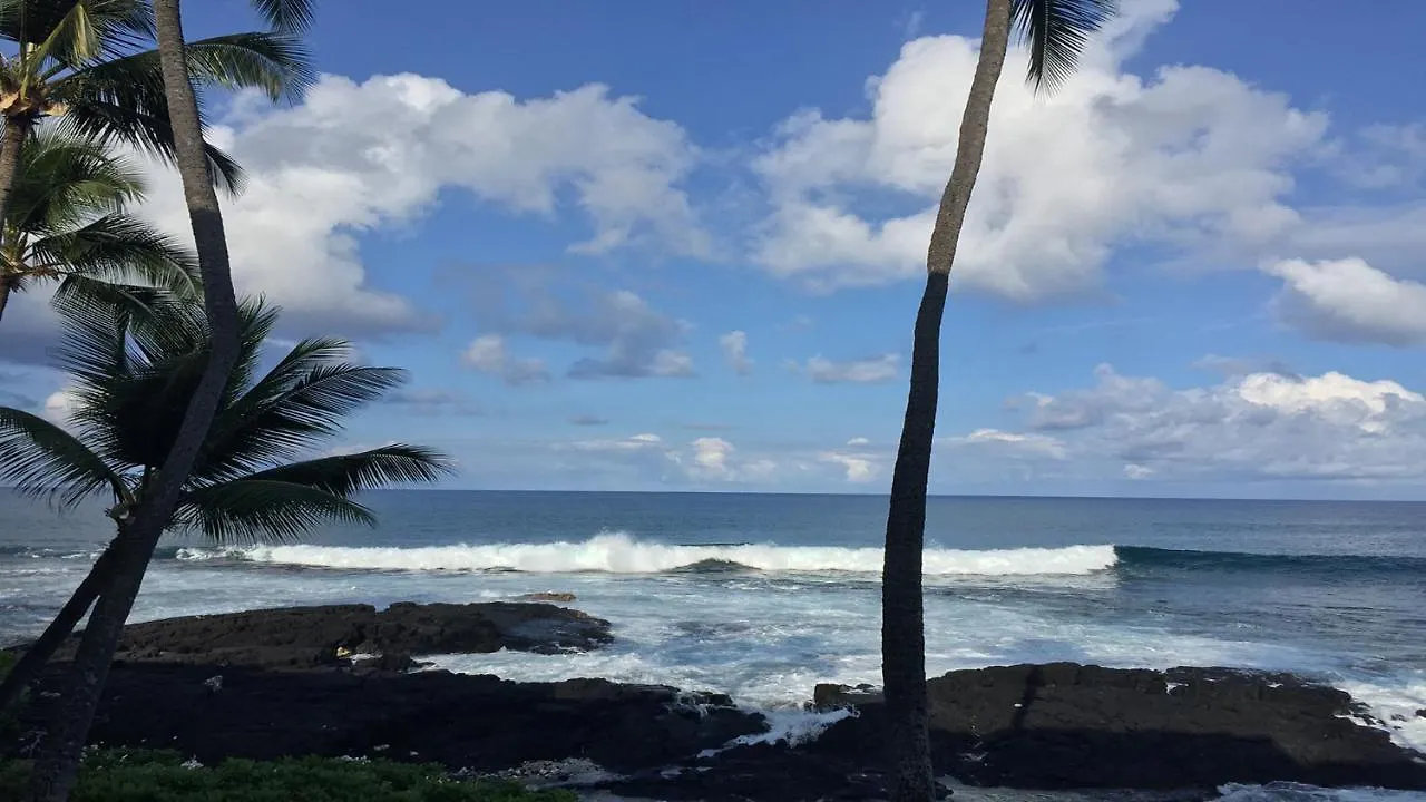 Oceanfront-Incredible Views, Surf Break & Romantic Sunsets At Bali Kai 223 Kailua-Kona Holiday home
